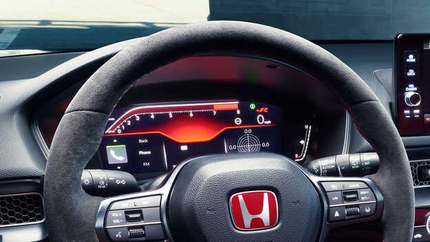 Detailný pohľad na multimediálny informačný displej modelu Honda Civic Type R.