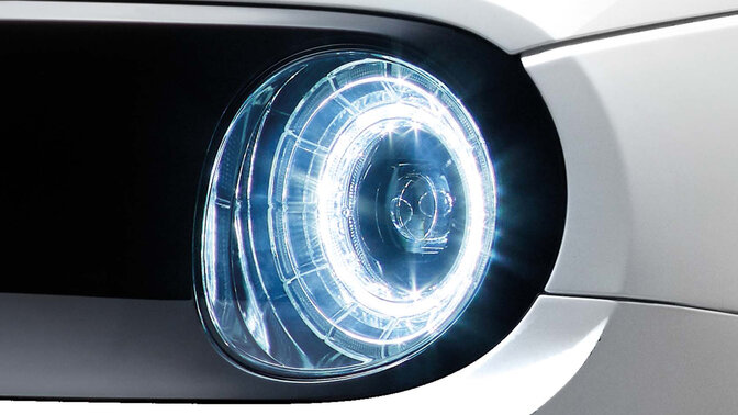 Detailný záber na LED svetlomety modelu Honda e.