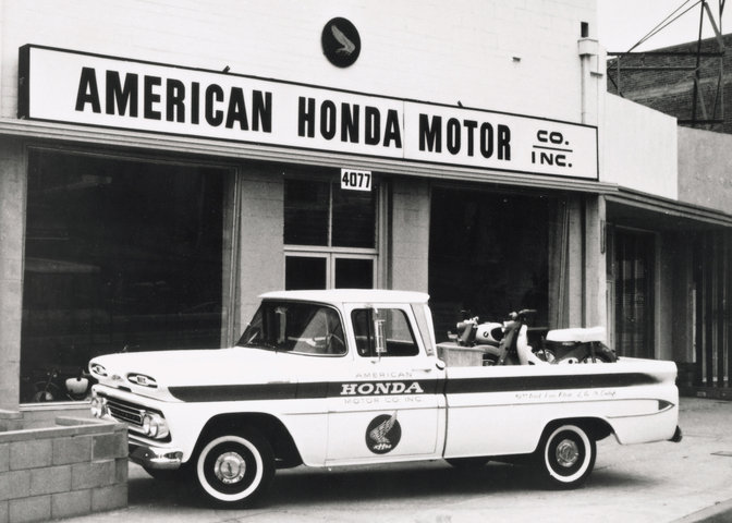 Prvý obchod Honda v Amerike.