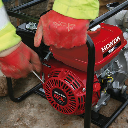 Pribl&iacute;žen&yacute; pohľad na r&aacute;m vodn&eacute;ho čerpadla.