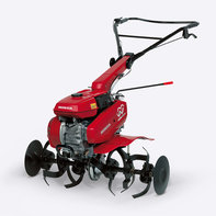 Predn&yacute; troj&scaron;tvrťov&yacute; pohľad na kompaktn&yacute; kultiv&aacute;tor zľava.