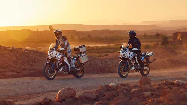 Africa Twin Adventure Sports na poľnej ceste