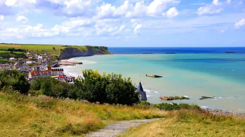 Pohľad na pláže dňa D v Arromanches les Bains, Normandia, Francúzsko