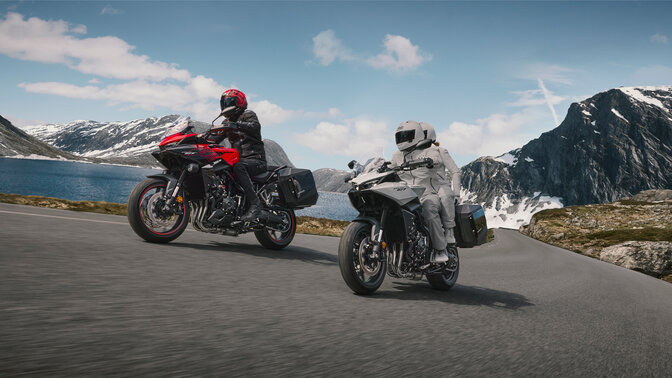 Pohľad zhora na Hondu CB1000GT.