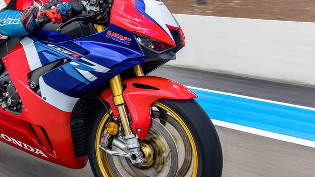 Honda CBR1000RR-R Fireblade SP so odpružením Öhlins Smart Electronic Control (S-EC)