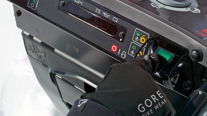 Pribl&iacute;žen&yacute; pohľad na spojku fr&eacute;zovacieho noža.